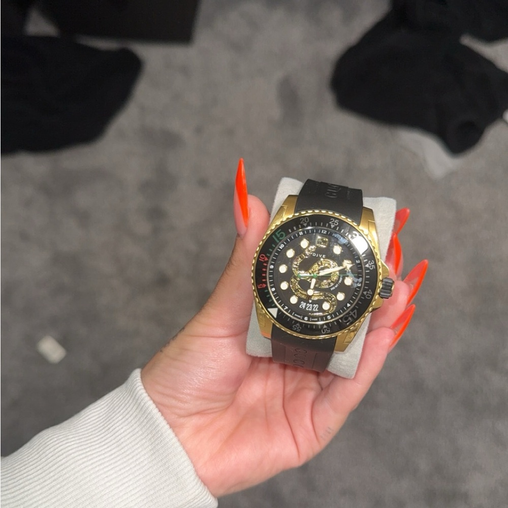 Men’s Gucci watch. Rubber wrist